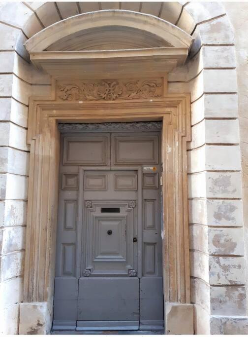 Capucines, Un Jardin Secret Dans Le Centre Historique Arles Exterior foto